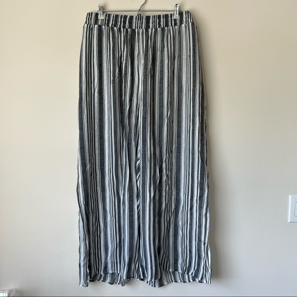 Torrid NWT Crepe Side Slit Beach Pant Gray White Size 3X